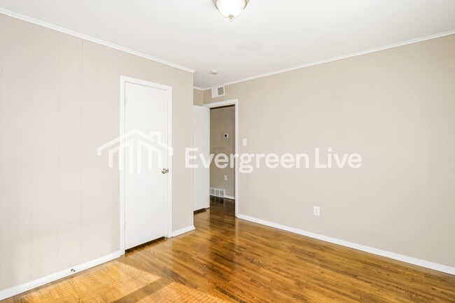 Building Photo - 2136 Pamela Dr