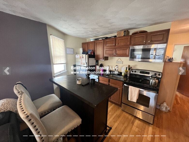 Building Photo - 217 Holland St