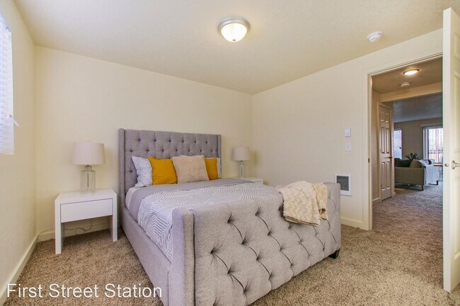 Building Photo - 16119 SE 1st St