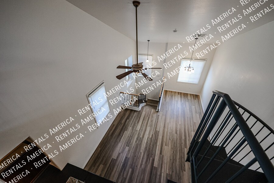 Building Photo - 4057 E Windsor Dr