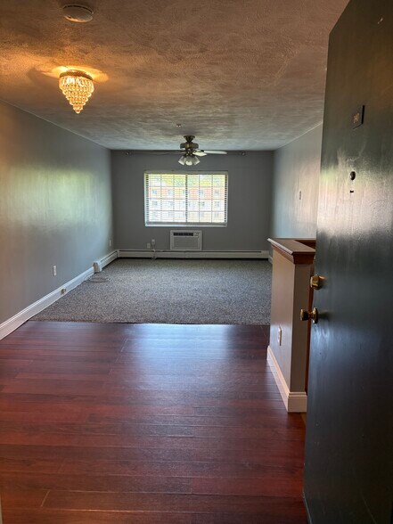 Building Photo - 135 Grove St