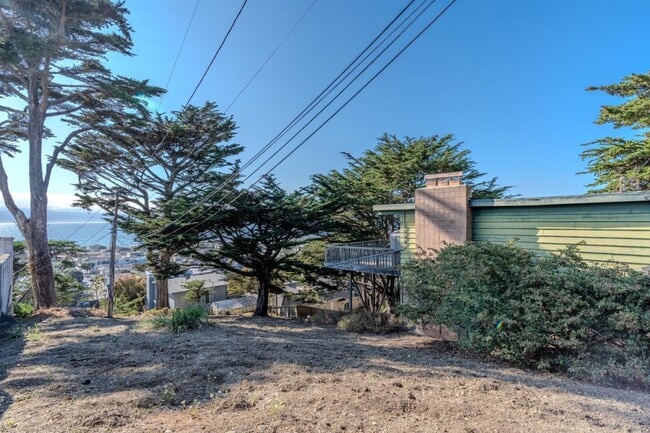 Building Photo - 990 Mirador Terrace
