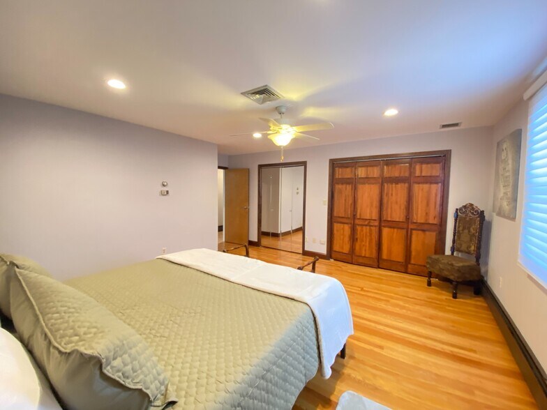Building Photo - 247 Montclair Ave