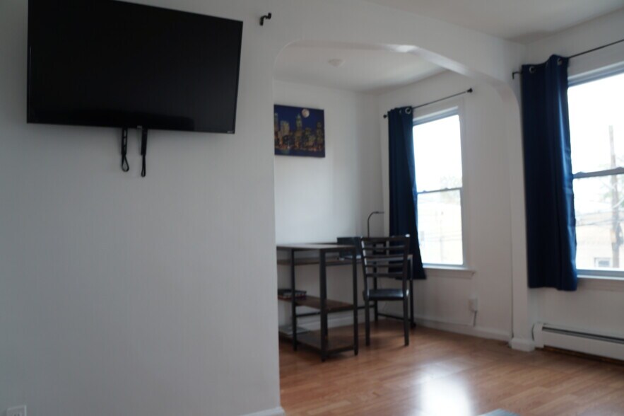 Building Photo - 21 Wright Ave