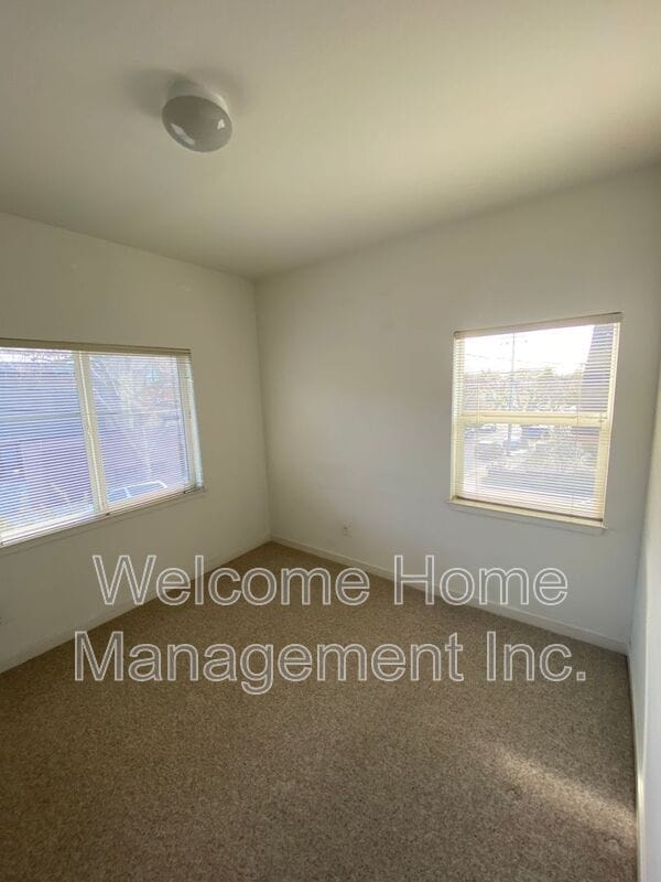 Building Photo - 1426 Henry St