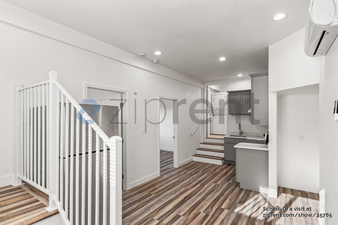 Building Photo - Unit B