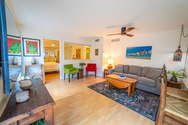 Building Photo - 1605 S US Hwy 1