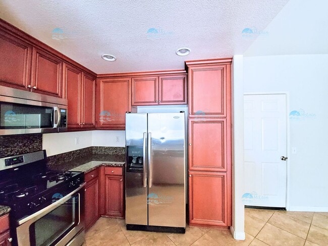 Building Photo - Fantastic Town home off of 76 with A/C.