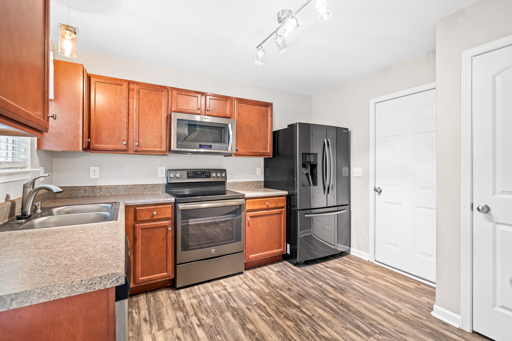 Kitchen - 774 Cairn Cir