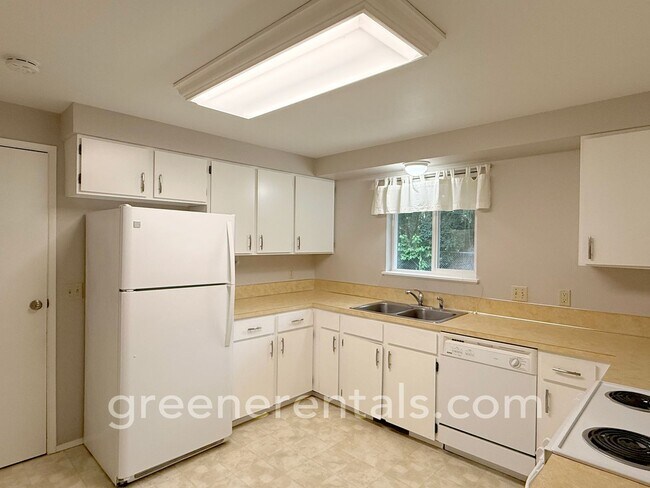 Building Photo - 3BD/1BA West Olympia Rambler