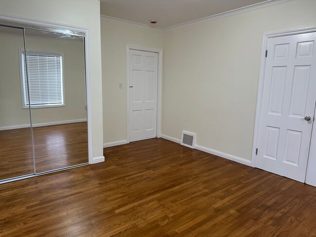 Building Photo - EPIC REA - Great Corner Lakeside Home - 3 ...