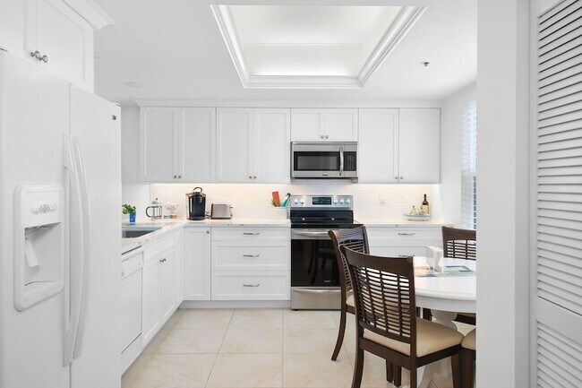 Building Photo - 221 NE Plantation Rd