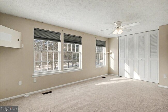 Building Photo - 1713 Chesterfield Square