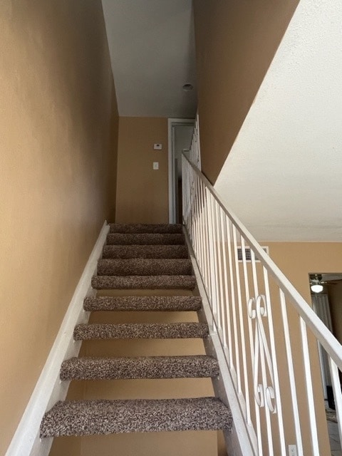 Building Photo - 1440 E Knoll Cir