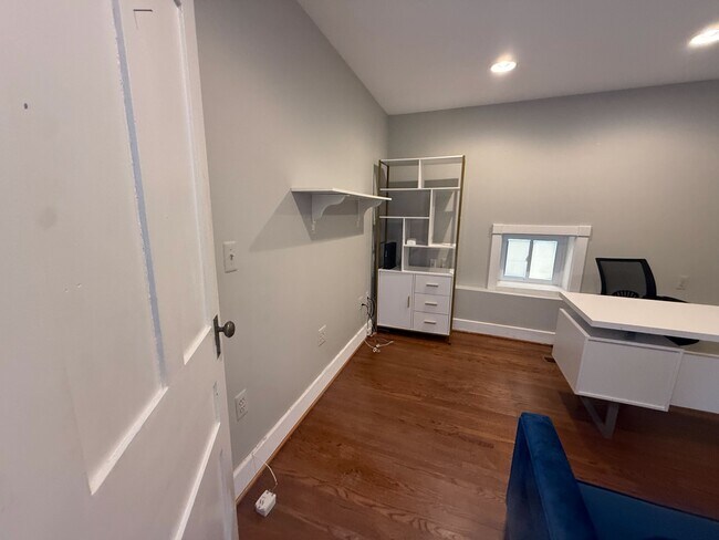 Building Photo - 256 S Water St