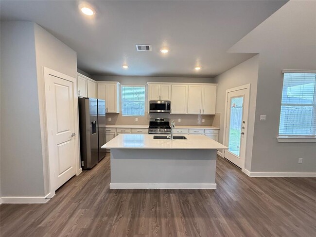 Building Photo - 5214 Lake Chase Dr