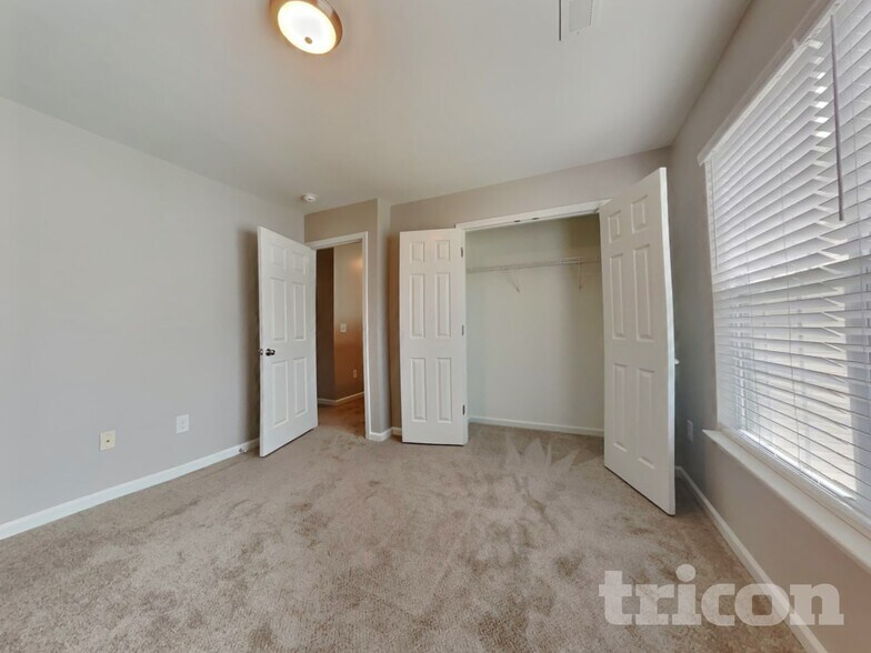 Building Photo - 4103 Laurel Creek Dr