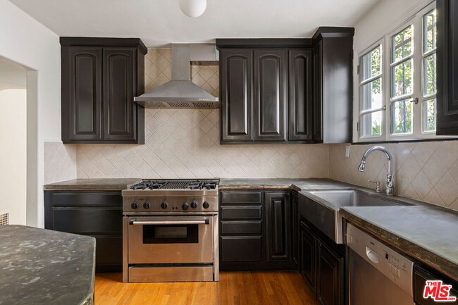 Building Photo - 6856 Los Altos Pl