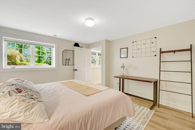 Building Photo - 1926 Poole Ln