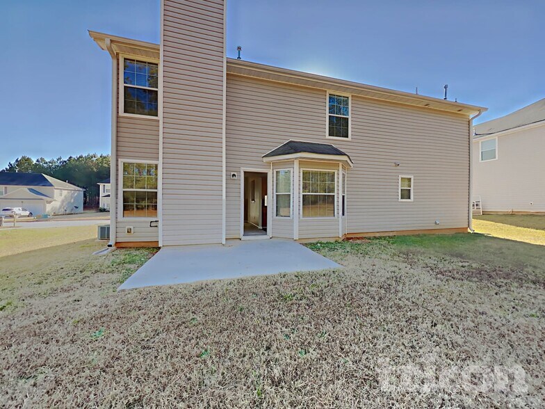 Building Photo - 205 Oak Terrace Dr