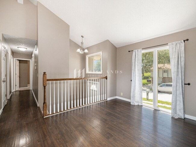 Building Photo - Millard 3 Bed / 2 Bath Split Entry