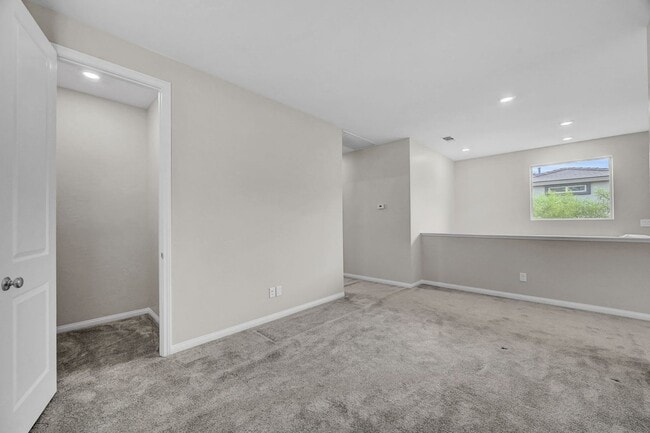 Building Photo - Summerlin gated community 4 bedroom 3 baths