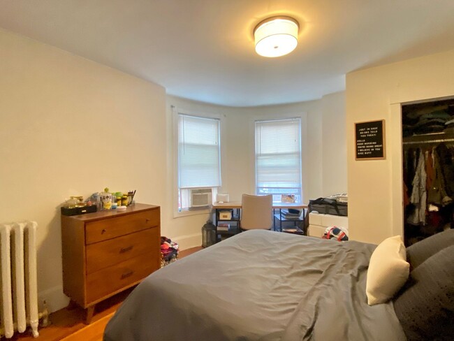 Primary Photo - Spacious two bedroom in Brookline