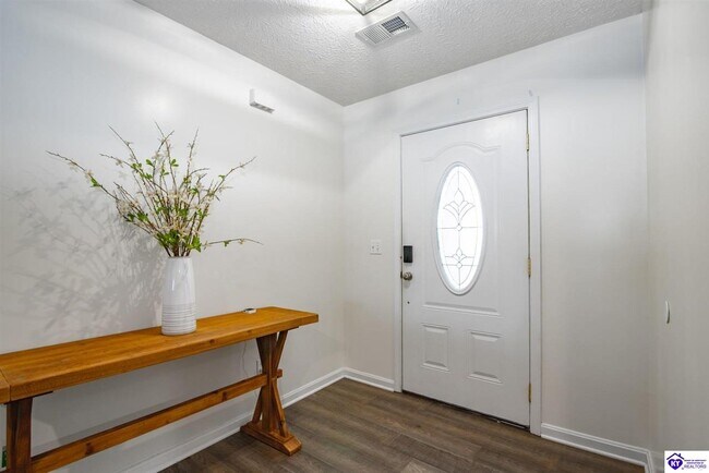 Building Photo - 114 Twin Lakes Dr