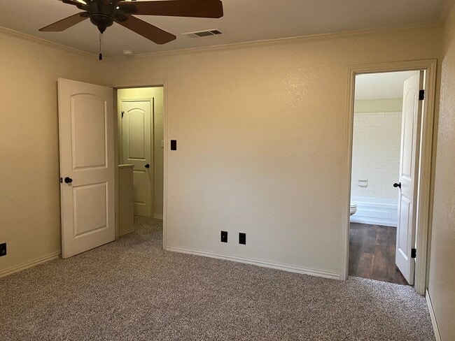 Building Photo - 3 BEDROOM, CORNER LOT