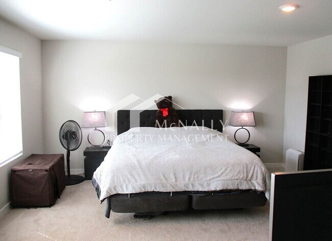 Building Photo - 5-Bedroom Home in Stetson Heights Backing to Greenbelt