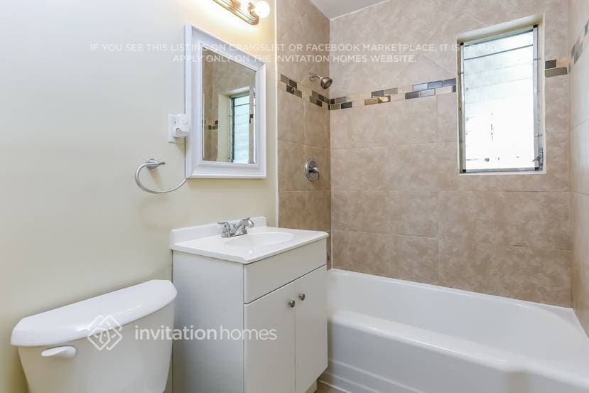 Building Photo - 1421 NE 40th Ct