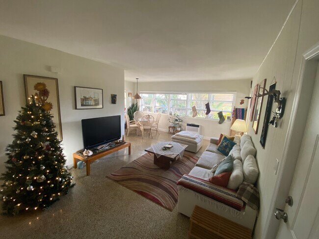 Building Photo - 713 SW 7th St