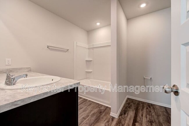 Building Photo - 504 Old Hickory Ln