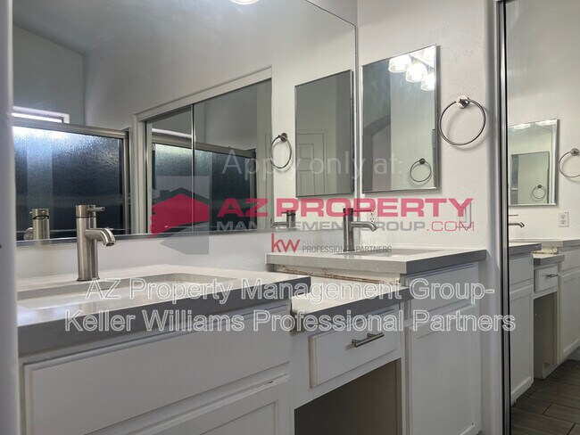 Building Photo - 2447 S 80th Ln