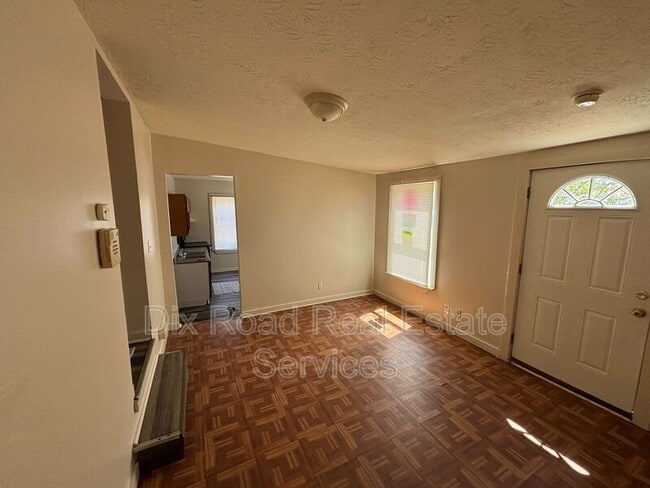 Building Photo - 829 Maple Ave