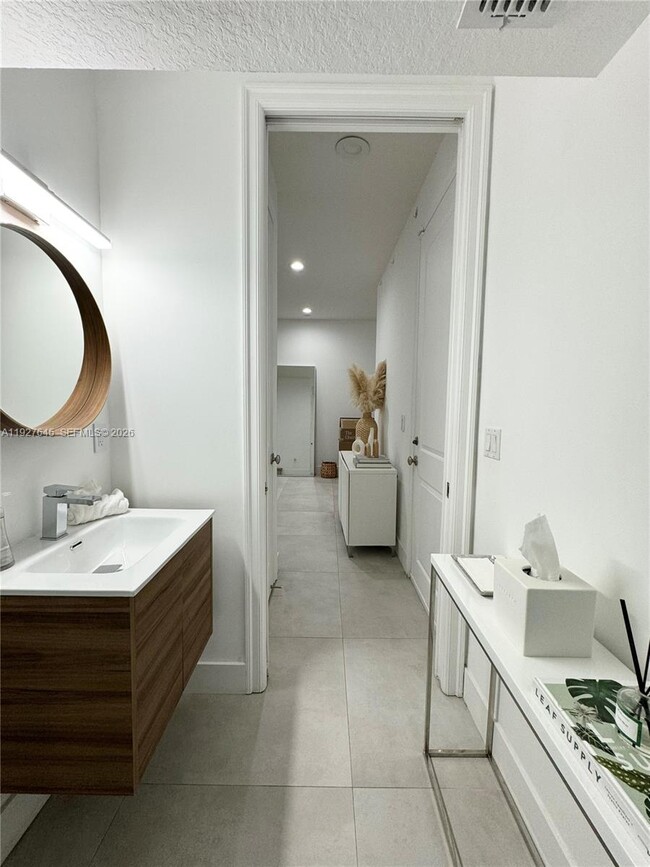 Building Photo - 13017 Riverwalk Cir S