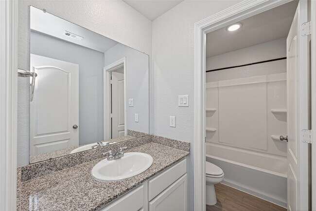 Building Photo - 25527 Valverdant Ct