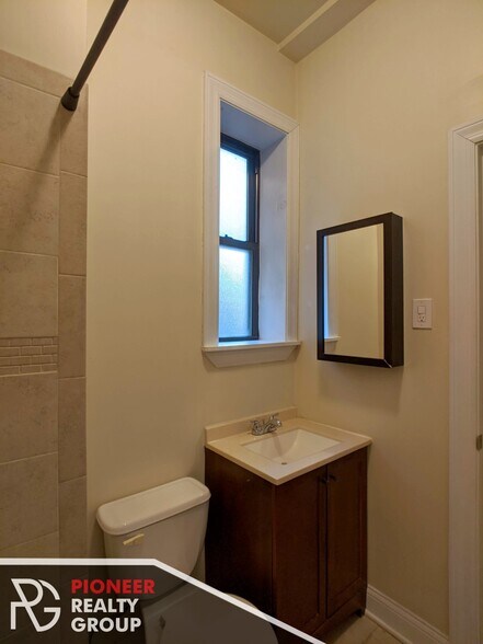Building Photo - 1224 N Dearborn St