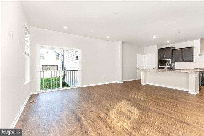 Building Photo - 461 Hanson St