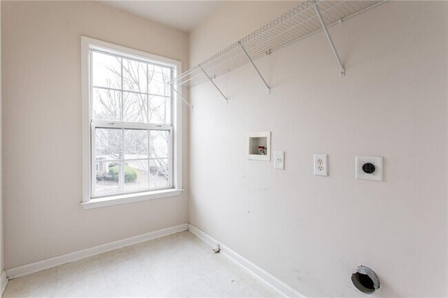 Building Photo - 910 Wendlebury Ct