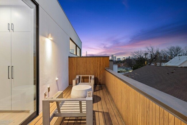 Building Photo - 910 W Johanna St