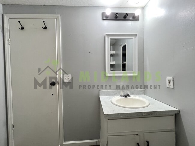 Building Photo - 240 Rister Rd