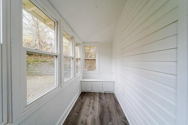 Building Photo - 11 Mann Ave