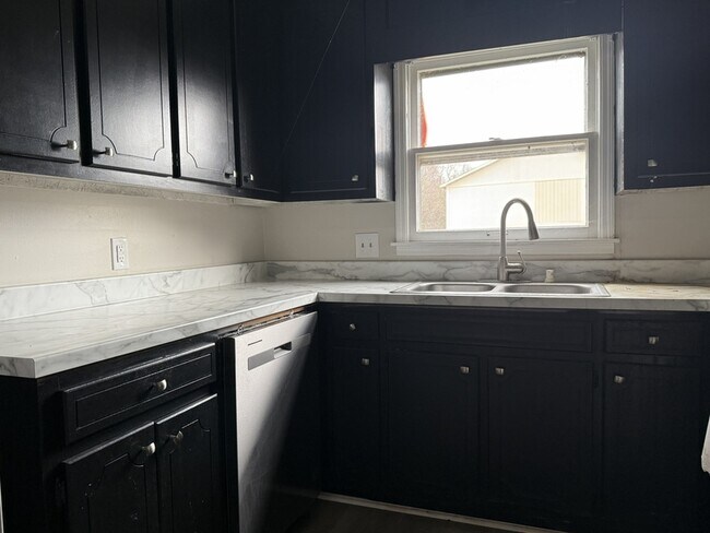 Building Photo - 4414 Bonnell Dr NW