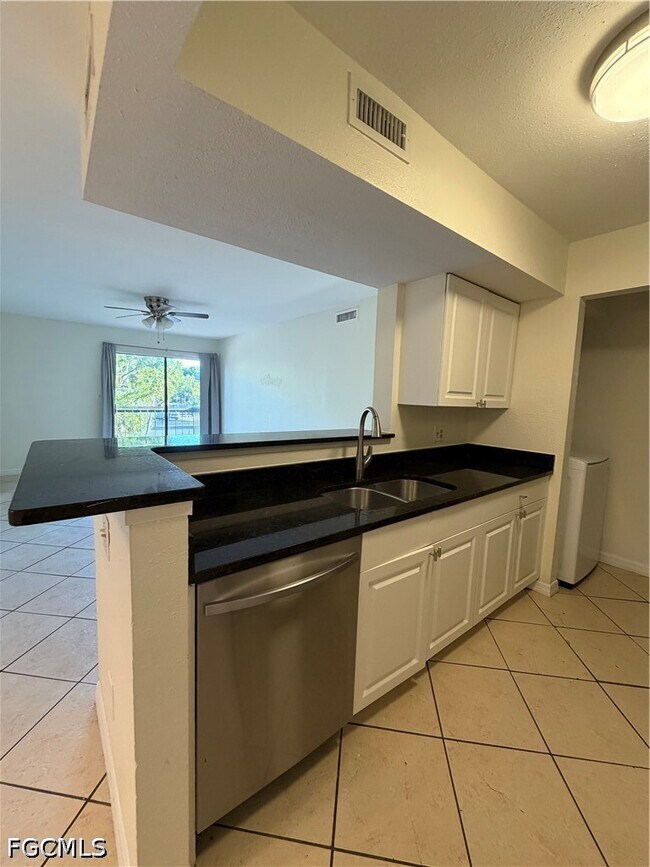 Building Photo - 2885 Winkler Ave