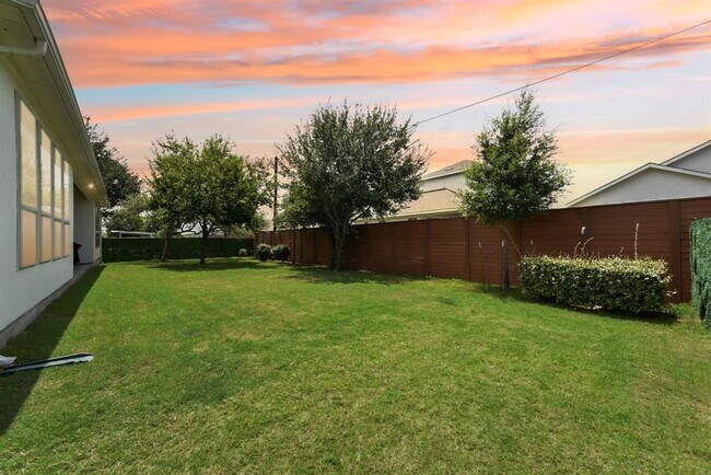 Building Photo - 1104 Scenic Oaks Dr