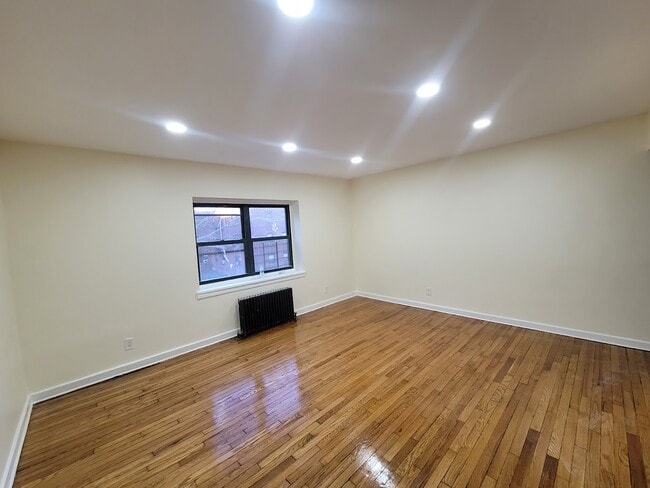 Building Photo - 365 Schley St