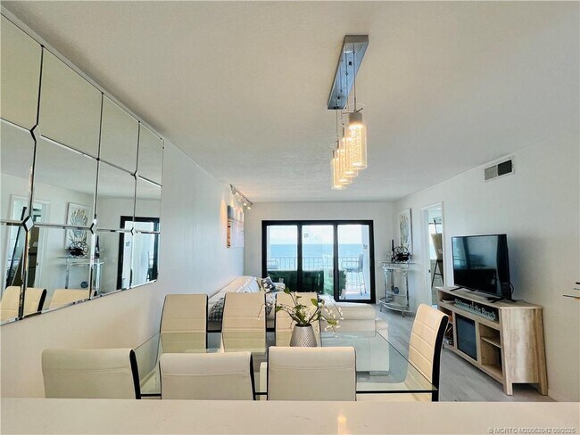 Building Photo - 9400 S Ocean Dr