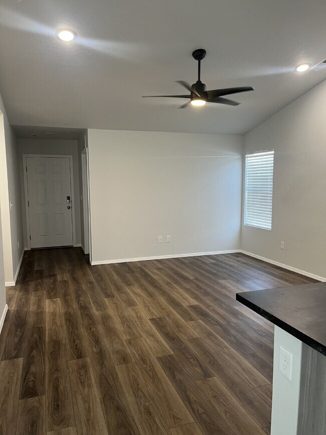 Building Photo - "Charming 3-Bed, 2-Bath Gem in Nampa