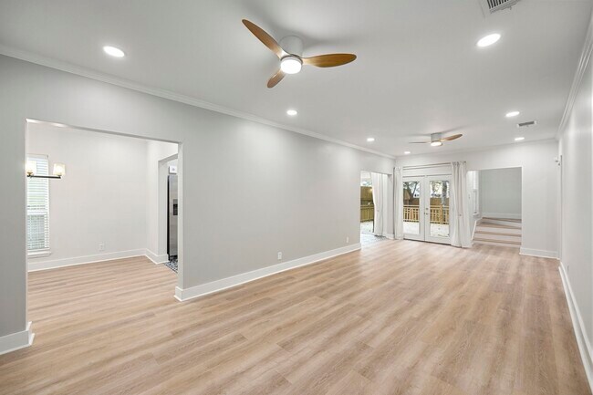 Building Photo - 6411 Illinois St